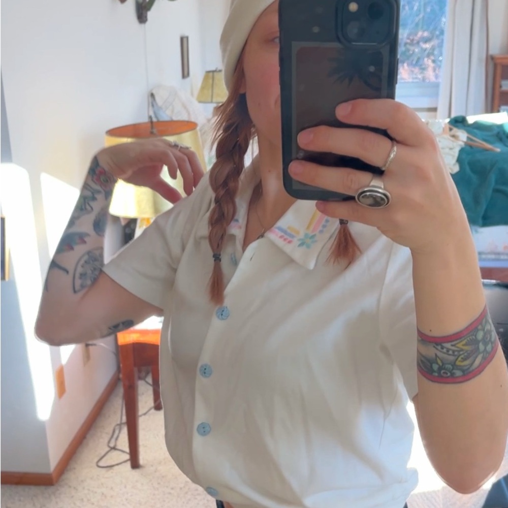 2/$40 🌸 Vintage White Blouse with Pastel Embroidery - Picture 6 of 7